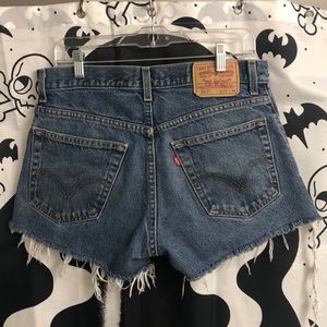 Levi’s Cutoff Shorts - 32 runs small